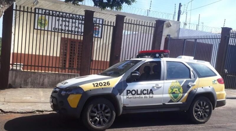 Homem pelado tenta invadir casa em Marilândia e acaba preso