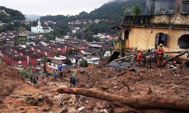 Mortos em Petrópolis chegam a 136 e superam número de vítimas do deslizamento em 1988