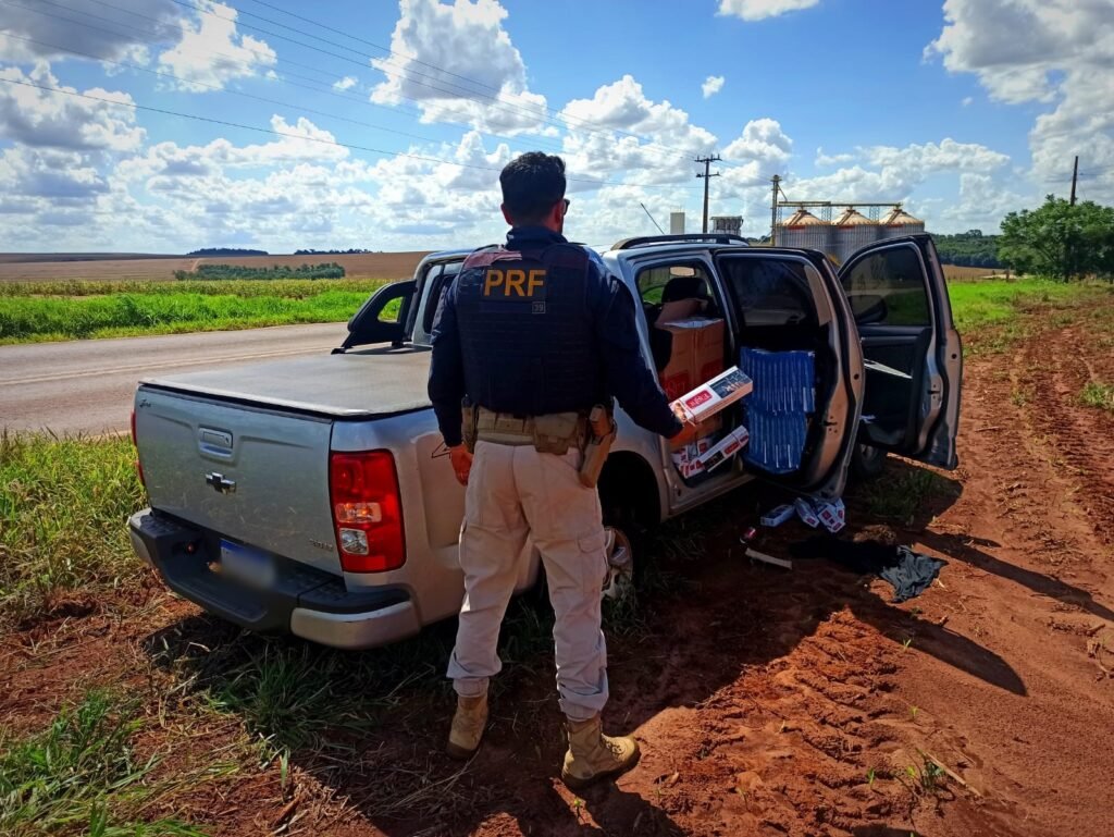 Após perseguição, PRF prende contrabandista transportando 15 mil maços de cigarros em Goioerê