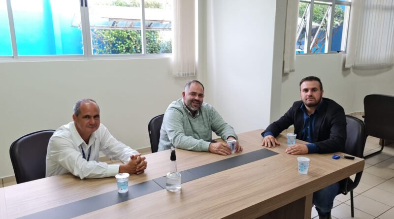 Deputado Artagão Júnior se reúne com prefeito e vereadora de Rancho Alegre d'Oeste